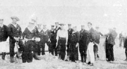 Astronomos Ingleses y Tripulantes del Theseus (28 de mayo de 1900). 